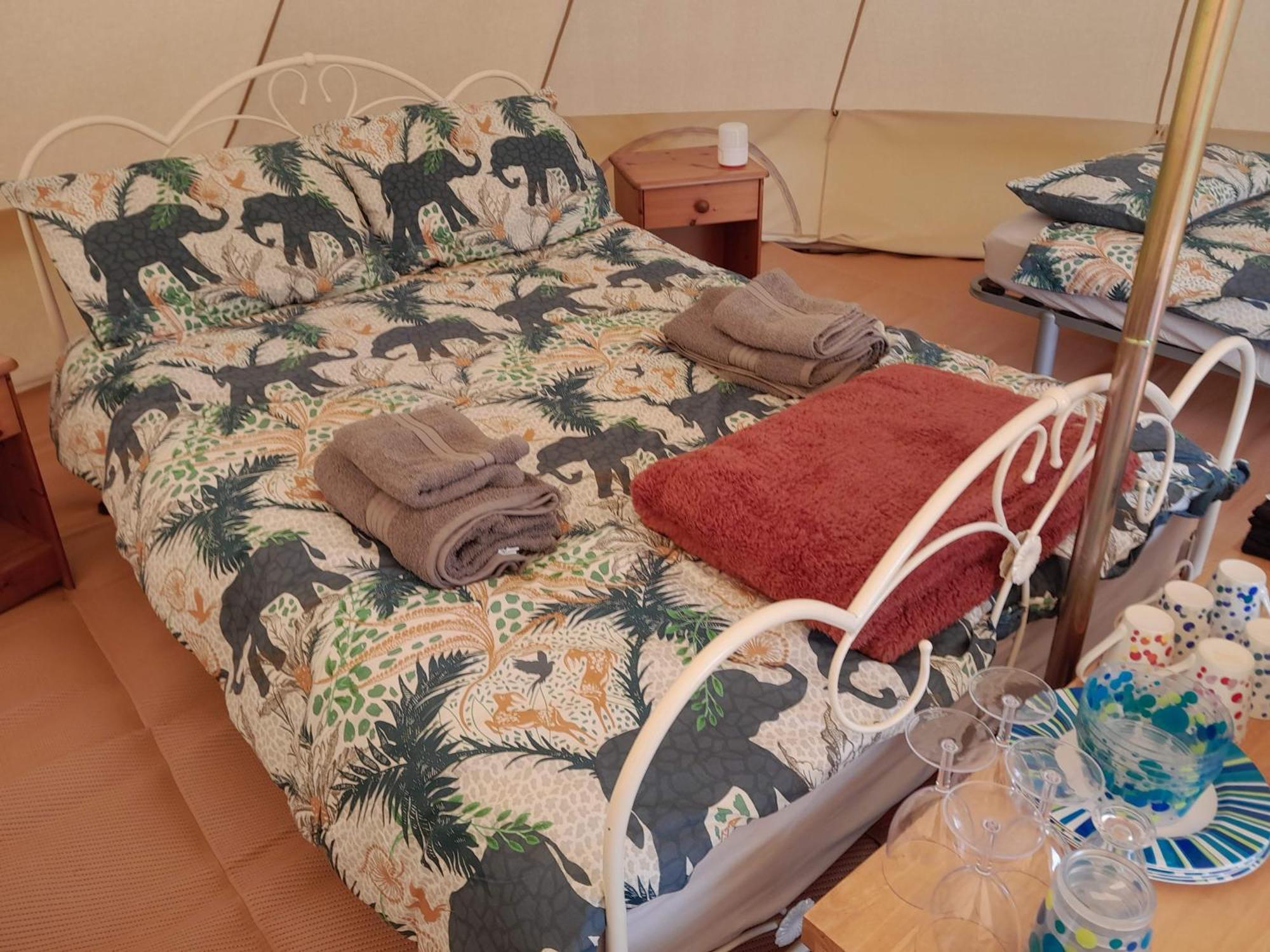 Cornish Skies Glamping Pool Exterior foto
